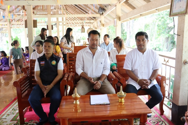 ถวายเทียนพรรษา