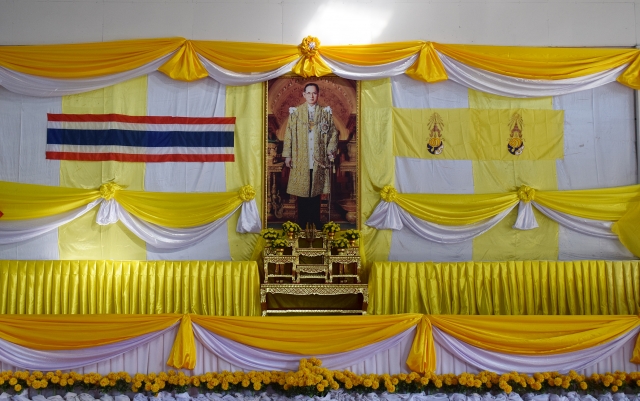 พิธีถวายพานพุ่มดอกไม้ วันพ่อเเห่งชาติ 2562
