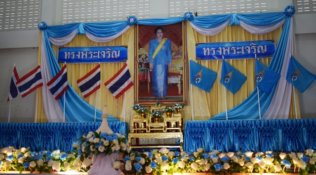 พิธีถวายเครื่องราชสักการะ วางพานพุ่ม เเละจุดเทียนชัยถวายพระพรฯ (วันเเม่เเห่งชาติ 2563)