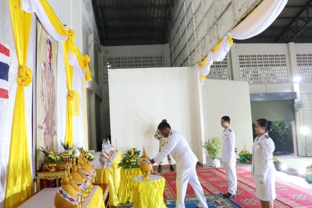 ถวายเครื่องราชสักการะ วางพานพุ่ม และพิธีถวายพระพรชัยมงคล