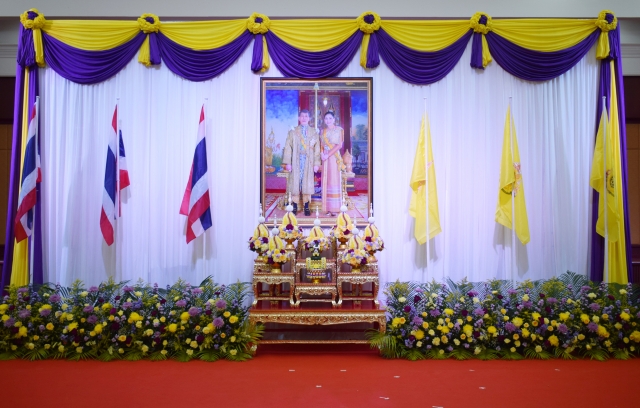 รับพระราชทานพระบรมฉายาลักษณ์ฯ