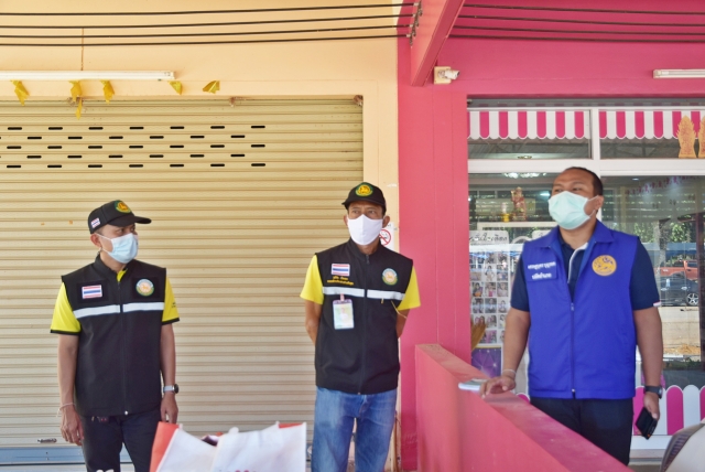 ตรวจติดตามมาตรการป้องกันโรค COVID-19 ตลาดนัด เเละสถานประกอบการ